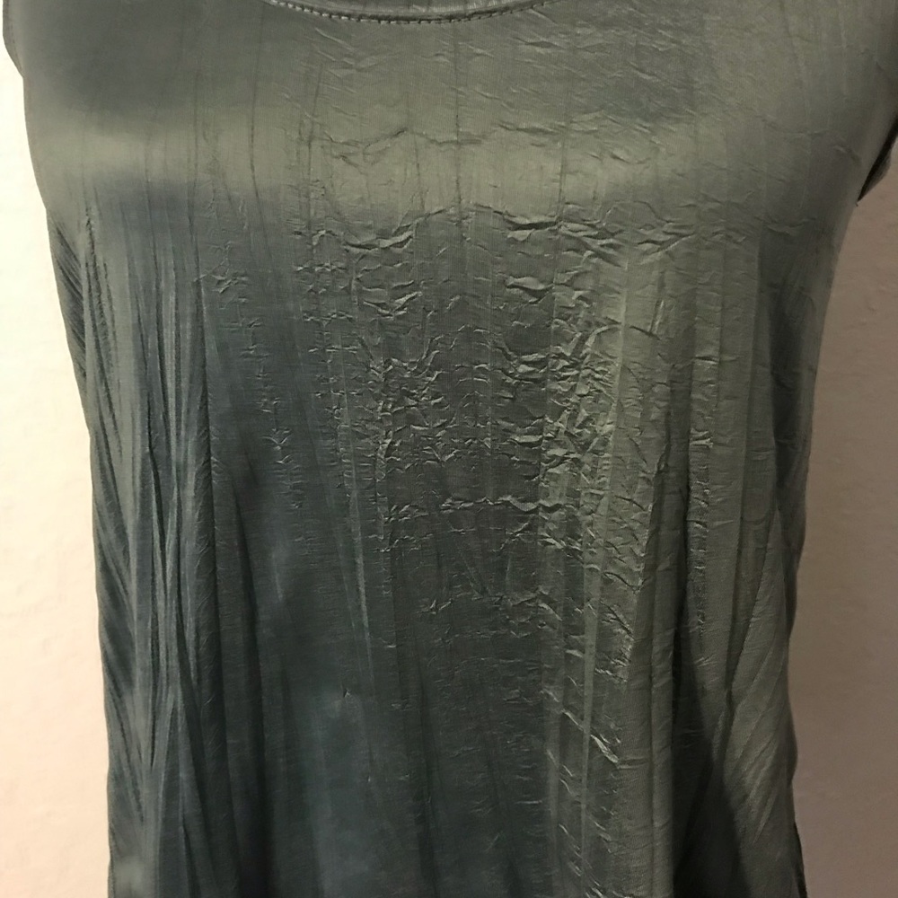 Gap Tank Top - Picture 2 of 4